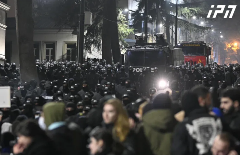 რა ვითარებაა ჩიტაძის ქუჩაზე, სადაც სამართალდამცავები სპეცდანიშნულების რაზმმა ჩაანაცვლა - გამოჩნდა წყლის ჭავლის მანქანაც