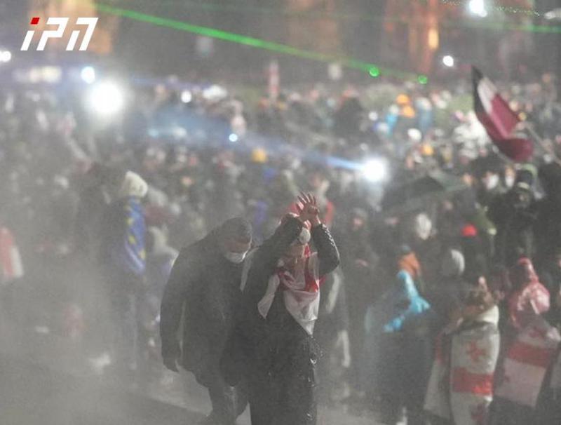 "სამართალდამცავები იყენებენ წყლის ჭავლს, სადაც გარეულია ცრემლსადენი გაზი" - "დემოკრატიის კვლევის ცენტრი"