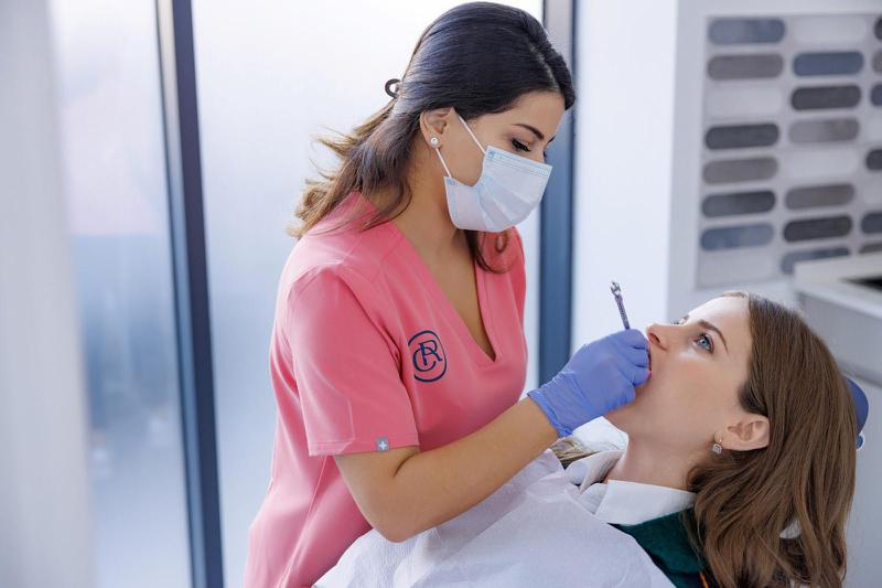 რა არის ანტი-ასაკობრივი სტომატოლოგია და როგორ აღვიდგინოთ ახალგაზრდული იერი მისი დახმარებით?