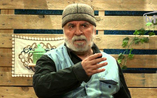 "ისევ რუსულ იმპერიაში მიგვათრევენ ეს თანამედროვე უსამშობლო სერგო ორჯონიკიძეები... დღეს, ხელმეორედ კლავენ რუსების მიერ მოკლულ ზვიადს და მერაბს!" - გურამ პეტრიაშვილი