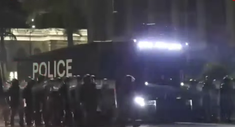 სპეცრაზმი რუსთაველის გამზირისკენ დაიძრა - მომიტინგეებს, აფრთხილებენ, რომ დაიშალონ: რა ვითარებაა ადგილზე