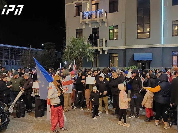 რუსთავი, ფოთი, ბათუმი... - უკვე რამდენიმე დღეა, საპროტესტო აქციები რეგიონებში გრძელდება
