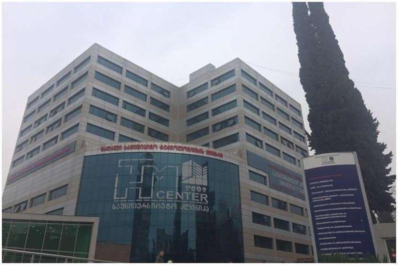 კლინიკაში არაოფიციალურად ადასტურებენ, რომ აქციაზე დაშავებული 22 წლის ახალგაზრდა მართვით სუნთქვაზე იმყოფება - გავრცელებული ინფორმაციით, მას თვალში, სავარაუდოდ,  გაზის კაფსულა მოხვდა