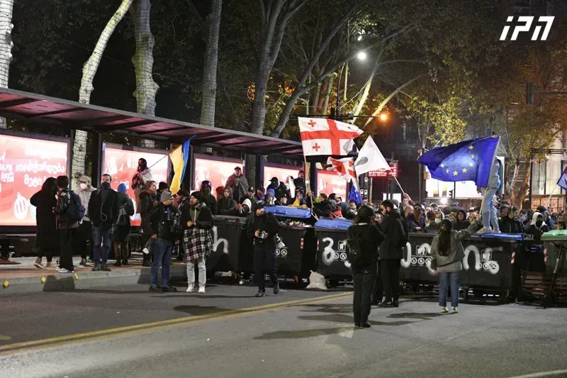 თსუ-ის პირველ კორპუსთან მყოფმა აქციის მონაწილეებმა ტერიტორია საპოლიციო ძალების გამოჩენისთანავე დატოვეს - ბოლო ცნობები საპროტესტო აქციიდან