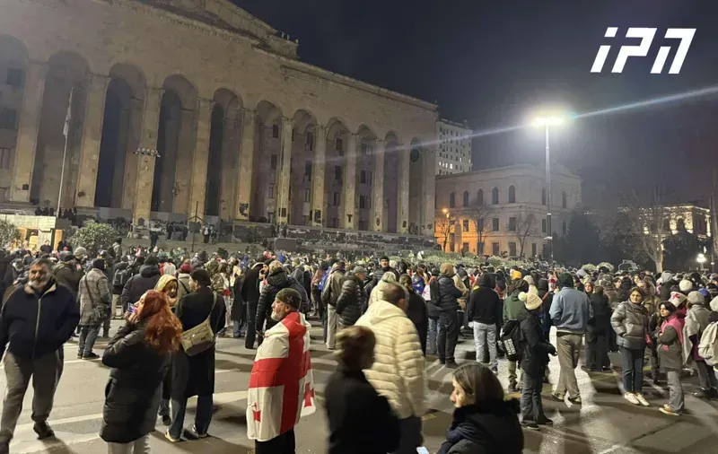 რუსთაველის გამზირი გადაიკეტა - რა ვითარებაა პარლამენტთან