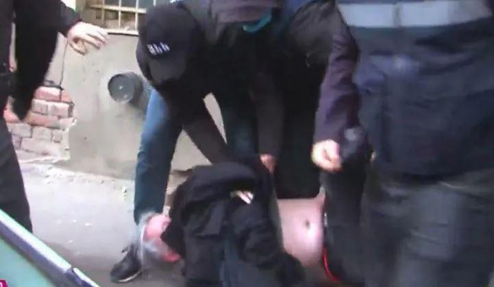 ხმაური და დაპირისპირება “დროას“ ოფისთან - სამართალდამცველებმა ნიკა გვარამია, სავარაუდოდ, დააკავეს (ვიდეო)