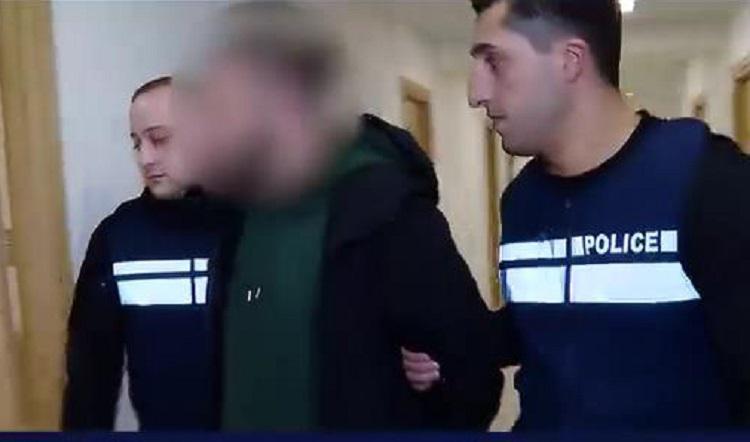 მოლოტოვის კოქტეილის სროლა, ხელკეტით თავდასხმა სამართალდამცველზე და სხვა - შსს-მ აქციის 3 მონაწილე დააკავა: რა დეტალებს ავრცელებს უწყება