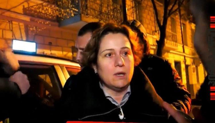 “დამეტაკნენ, წამაქციეს, მირტყეს: “შე ბ**ო რას იღებო“, წიხლი მომაყოლა და მომაძახა...“ - რას ჰყვება მაკა ჩიხლაძე მასზე და ოპერატორზე თავდასხმის შესახებ