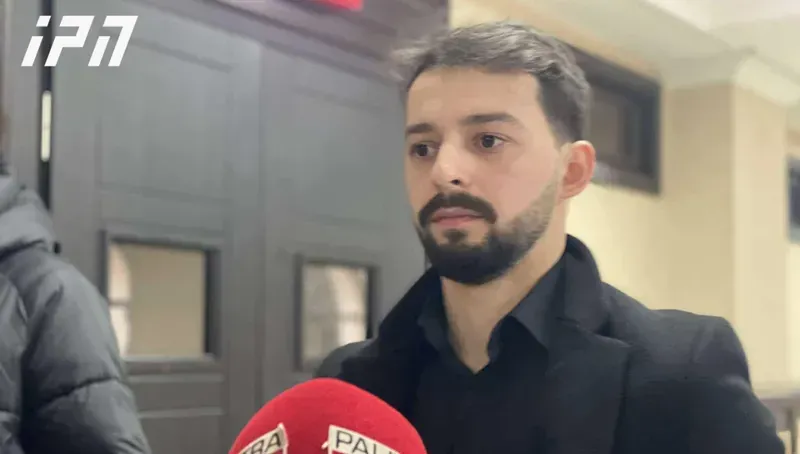 "მტკიცებულებები არაფერია, გარდა რაღაც ჯოხის მოქნევის კადრისა, არც ჩანს ვის მოხვდა, სად მოხვდა" - ანდრო ჭიჭინაძის ადვოკატი