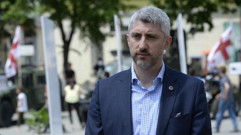 არსებული ინფორმაციით, აქციაზე დააკავეს ეკონომიკის მინისტრის ყოფილი მოადგილე, ნიკა ალავიძე და მისი შვილი