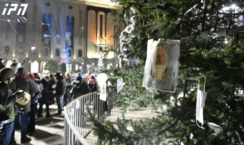 რუსთაველის გამზირზე საპროტესტო აქცია გრძელდება - როგორია ვითარება ადგილზე