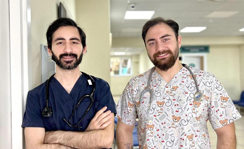 "ბევრი კითხულობს კოტეს ამბავს და..." - რას წერს დაკავებული პედიატრის, კოტე ჩახუნაშვილის ძმა