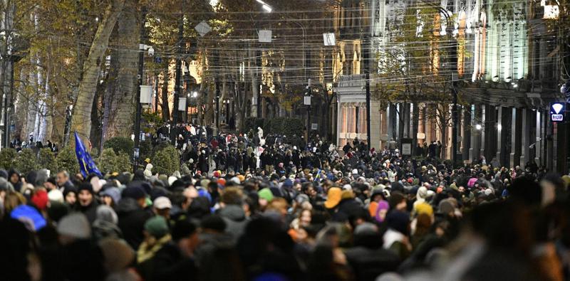 პროტესტის მე-15 დღე: მანიფესტაცია და გადაკეტილი რუსთაველი, აქცია ბათუმში და კარვები ქუთაისში