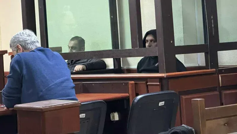 ბექა მინდორაშვილი, რომელმაც ლაშა ამირეზაშვილი მეტროს ლიანდაგებში ჩააგდო, წარსულში ყაჩაღობასა და ადამიანების დაჭრაზეა ნასამართლევი - დეტალები პროცესიდან