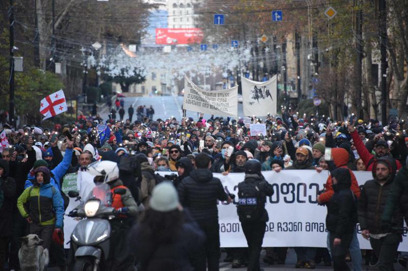 რუსთაველის გამზირზე მიმდინარე აქციას მთამსვლელები, მოთხილამურეები, სპორტსმენები, მათ შორის ჩოგბურთელები შეუერთდნენ