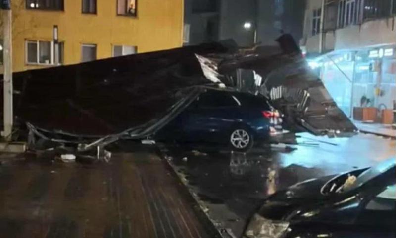 ბათუმში უამინდობამ პრობლემები შექმნა - დაზიანებულია საცხოვრებელი სახლების სახურავები და ავტომობილები, მოგლეჯილია ხეები