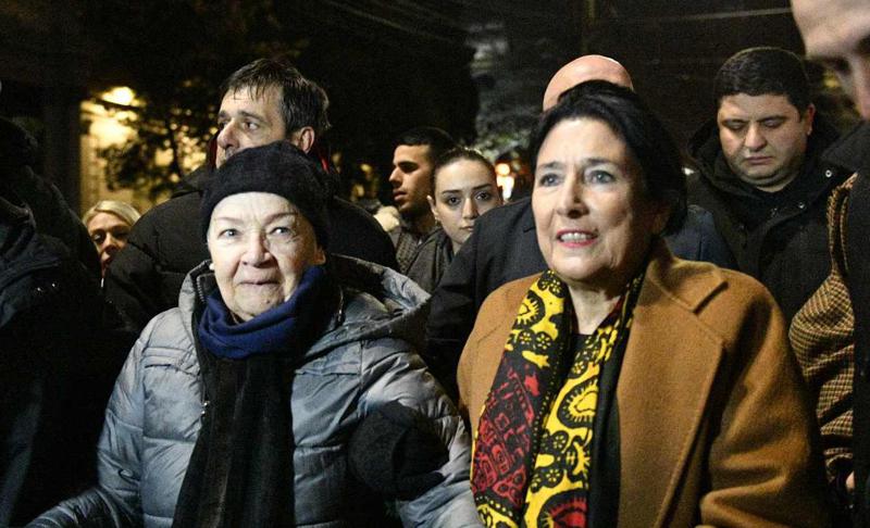 "მე, როგორც გეგა კობახიძის დედას, მაწუხებს ნაცემი, ნაწამები ბავშვები" - რა თქვა ნათელა მაჭავარიანმა, რომელიც აქციაზე პრეზიდენტთან ერთად მივიდა