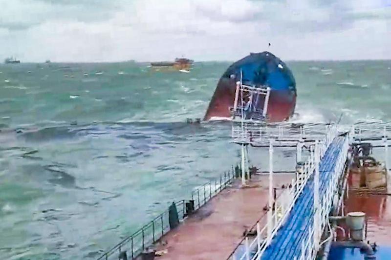 შავი ზღვა ეკოლოგიური კატასტროფის საფრთხის წინაშეა - ქერჩის სრუტეში ნავთობის ორი რუსული ტანკერი ჩაიძირა: რა ხდება ცნობილი?