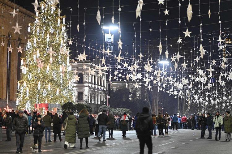 “თბილსერვის ჯგუფი” რუსთაველის გამზირზე საახალწლო ილუმინაციების დროებით გათიშვის მიზეზს განმარტავს