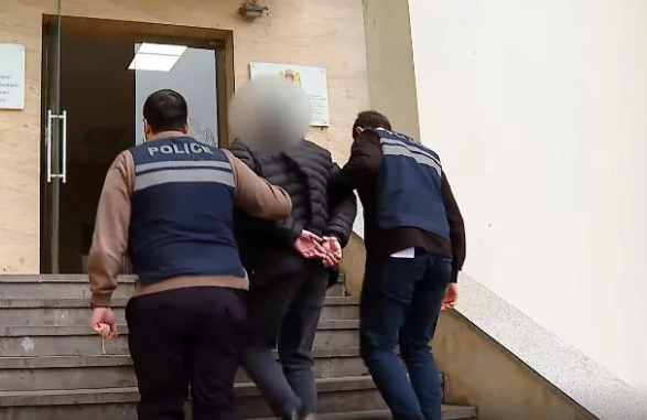 "დაკავებულია 4 პირი, რომლებიც მოქალაქეებთან უწყების სახელით რეკავდნენ და არწმუნებდნენ, რომ მათი ოჯახის წევრის ბრალეულობით მომხდარი იყო ავარია" - შსს