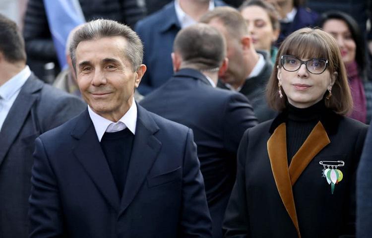 “ერთად გავიარეთ რთული გამოწვევებით და გამარჯვებებით სავსე წელი - ქართველმა ხალხმა კიდევ ერთხელ დაამტკიცა, რომ ბრძენი და შეუპოვარია, ვაჩვენეთ მსოფლიოს, რომ ჩვენი თავი ჩვენადვე გვეყუდნის“ - ბიძინა და ეკატერინა ივანიშვილები