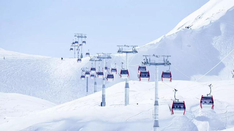 “5-დან იცლება გუდაური, დეკემბერში ჯავშნების 80% გაუქმდა - ევროპელმა ტურისტებმა გვიპასუხეს, რომ მიზეზი ქვეყნის ევროპული კურსის ცვლილებაა“ - რა მდგომარეობაა ზამთრის კურორტზე