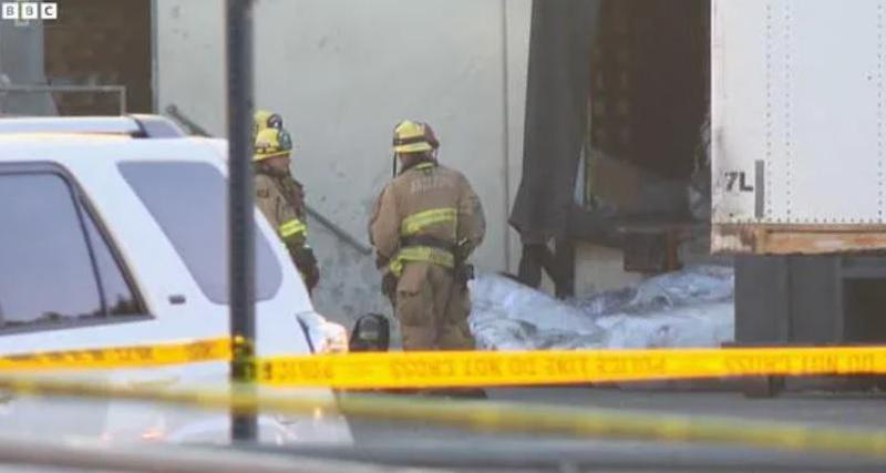 კალიფორნიაში მცირე ზომის თვითმფრინავი შენობას შეეჯახა, დაიღუპა 2 და დაშავდა 18 ადამიანი