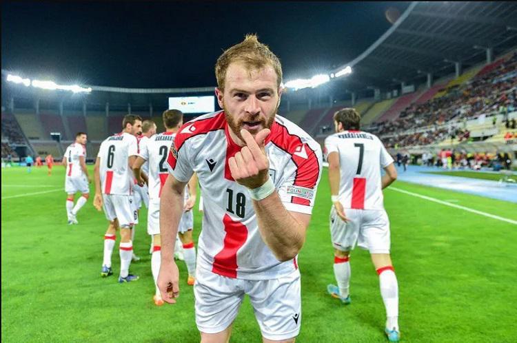 “დავდექით დილემის წინაშე: ფული თუ ფეხბურთი? ბუდუ ირჩევს ფეხბურთს...“ - ბუნდესლიგის რომელ გუნდში გადადის ბუდუ ზივზივაძე?