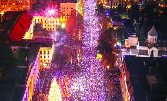 "ერთ-ერთი პირველი სფერო, რასაც პოლიტიკური კრიზისი შეეხება, იქნება უძრავი ქონების ბაზარი..." - ექსპერტი სისტემის ჩამოშლის 3 კომპონენტს ასახელებს