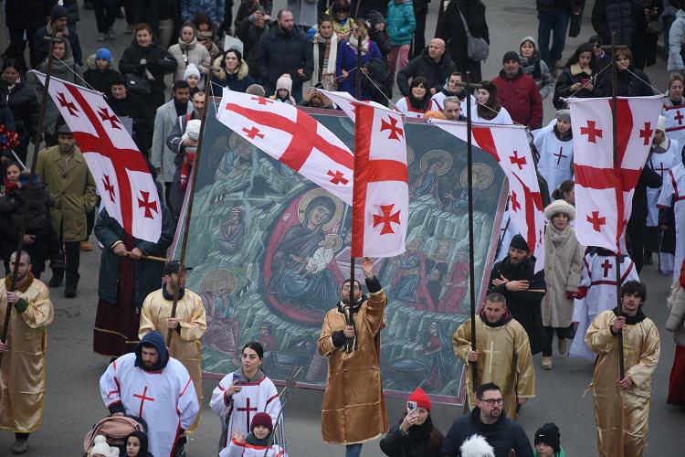 “ალილოს“ მონაწილეები სამების საკათედრო ტაძარში მივიდნენ - ფოტოები მსვლელობიდან