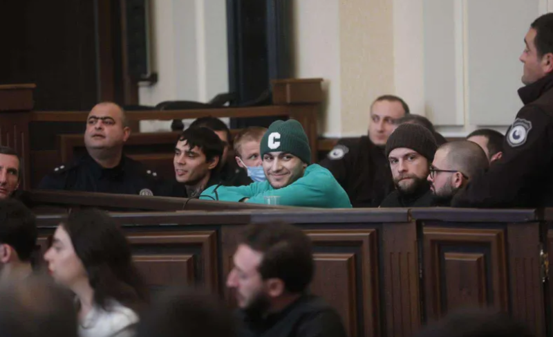 მსახიობი ანდრო ჭიჭინაძე, იუმორისტი ონისე ცხადაძე და კიდევ 9 პროტესტანტი კვლავ პატიმრობაში რჩებიან - მოსამართლის ამ გადაწყვეტილებას ხმაური მოჰყვა