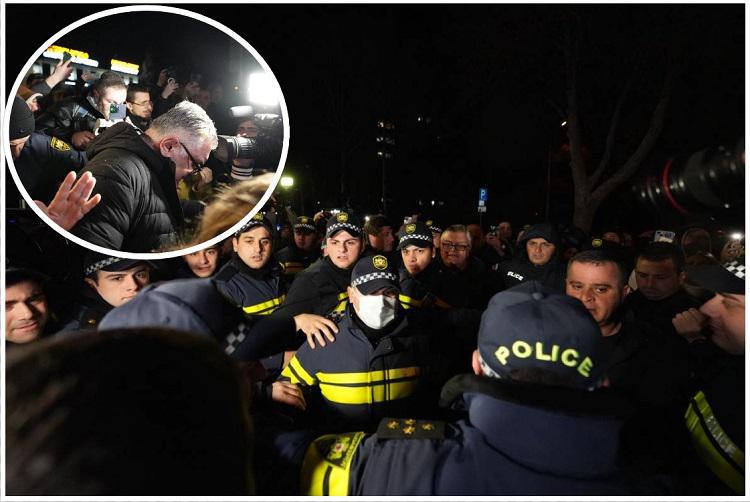 რესტორან “ბაბილოსთან“ სამართალდამცველთა დამატებითი შემადგენლობა განლაგდა - კვერცხები კიდევ ერთ მოსამართლეს დაუშინეს: ბოლო ცნობები აქციიდან (ფოტო/ვიდეო)