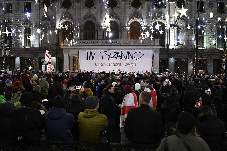 უწყვეტი პროტესტის 48-ე - რუსთაველის გამზირზე საპროტესტო აქცია განახლდა (ფოტო)