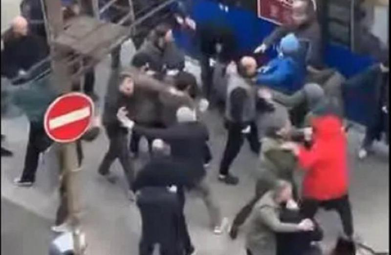 ფიზიკური დაპირისპირება დოლიძის ქუჩაზე  - გაფიცულ მოქალაქეებს რამდენიმე პირი თავს დაესხა (ვიდეო)