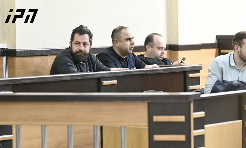 გიორგი ოკმელაშვილს ნარკოტიკული საშუალებების უკანონო შეძენა-შენახვა-ტარების ბრალდება მოუხსნეს - ამ ეტაპზე ბრალი მას მხოლოდ პოლიციელზე თავდასხმაში ედება