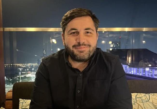 "თავისუფალი ვარ!.. მოხარული ვარ, რომ ეს ინციდენტი მოხდა თავისუფალ და პასუხისმგებლობიან ქვეყანაში" - რას წერს ლაშა გაბიტაშვილი, რომელსაც აბუ-დაბიში "ქართული ოცნების“ წარმომადგენლები დაესხნენ თავს?