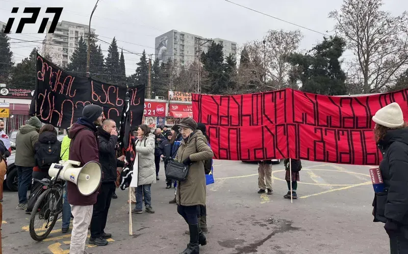 ჟურნალისტური ეთიკის ქარტიის ოფისთან მზია ამაღლობელის მხარდამჭერი აქცია მიმდინარეობს