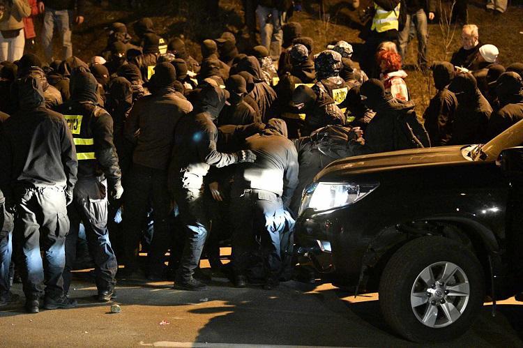 სპეციალურმა საგამოძიებო სამსახურმა, შს სამინისტროს თანამშრომლების მხრიდან, სამსახურებრივი უფლებამოსილების ძალადობით შესაძლო გადამეტების ფაქტებთან დაკავშირებით გამოძიება დაიწყო