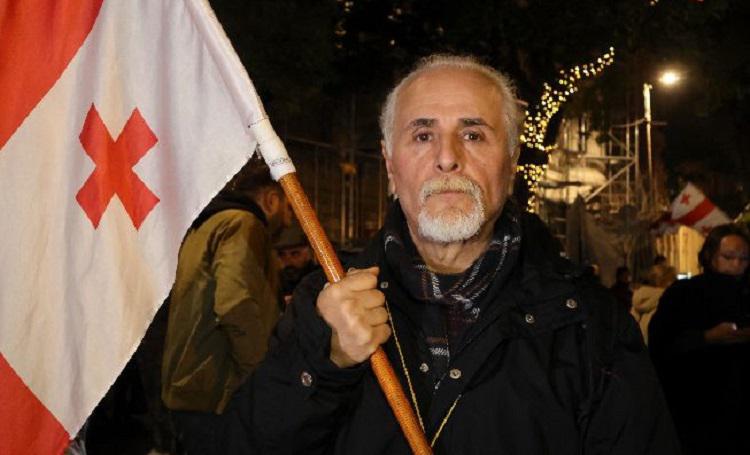 სასამართლომ თემურ ქათამაძის გაძევების შესახებ გადაწყვეტილება დროებით შეაჩერა - რა ინფორმაციას აქვეყნებს საია