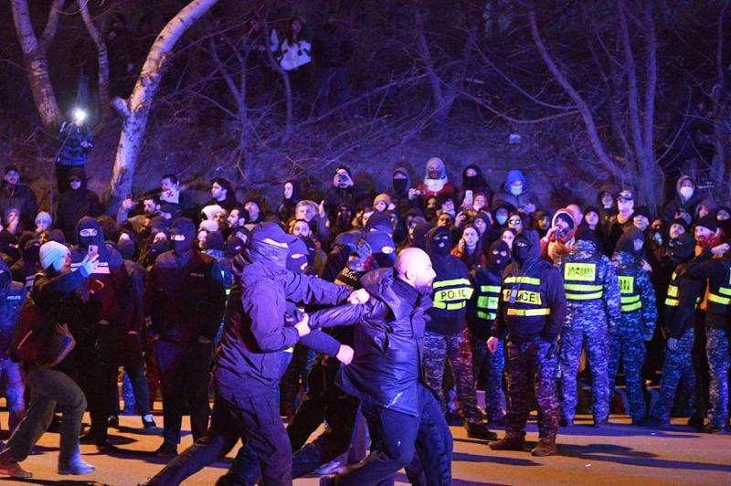 "ხალხის ციხეში გაშვებას აპირებენ გზის გადაკეტვის გამო, მერე იტყვიან, კანონიერად ვმოქმედებდითო, მაგრამ არის კი ეს კანონები სამართლიანი? 1937 წლის რეპრესიებიც კანონების შესაბამისი იყო" - ძაბირაძე