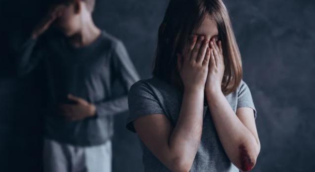 "დედა, ვიცი, რომ აქ ხარ, დამეხმარე!“ - დანაშაული, რომელმაც ქვეყანა შეძრა: უსინათლო გოგონას დედას სამუდამო პატიმრობა მიესაჯა