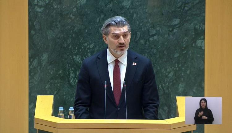 “გავიყვანოთ ჩვენი ქვეყანა სამშვიდობოს“ - მიხეილ ყაველაშვილის პირველი მოხსენება პარლამენტში