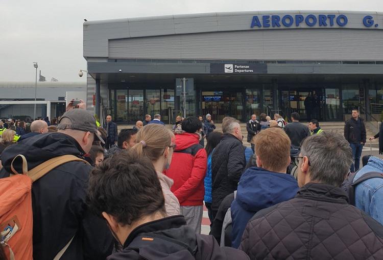 იტალიური მედიის ცნობით, რომის აეროპორტში ხანძარი, სავარაუდოდ, ქართველმა მიგრანტმა გააჩინა - დაშავდა 2 ადამიანი: რა დეტალები ხდება ცნობილი