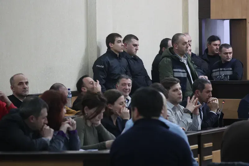 გიგი უგულავას და კიდევ 7 პირს სასამართლომ გირაო შეუფარდა - რა ხდებოდა პროცესზე