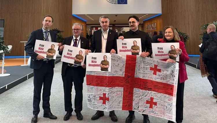 “თავისუფლება მზია ამაღლობელს!“ - ევროპარლამენტის წევრებმა ევროპარლამენტში აქცია გამართეს