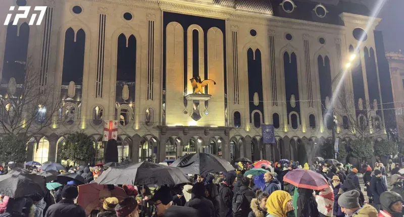 უწყვეტი პროტესტის 71-ე დღე: მომიტინგეებმა რუსთაველის გამზირი გადაკეტეს - რა ვითარებაა ადგილზე