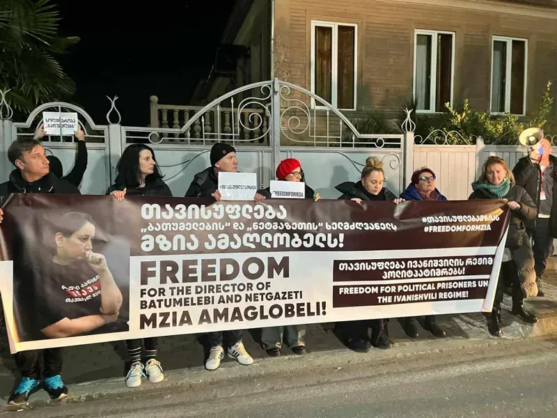 არსებული ინფორმაციით, ქუთაისში, მოსამართლის სახლთან შეკრებილ 9 პირს შსს-მ ადმინისტრაციული სამართალდარღვევის ოქმი შეუდგინა