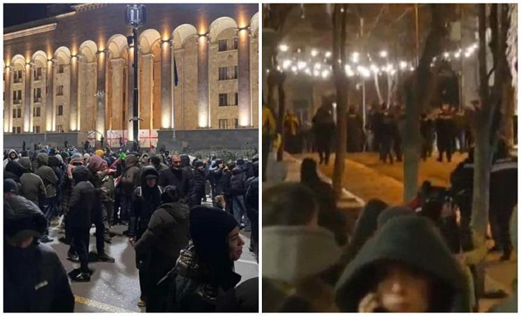 პარლამენტთან საპროტესტო აქცია განახლდა - რუსთაველის გამზირზე აქციის მონაწილეებმა საავტომობილო გზა გადაკეტეს