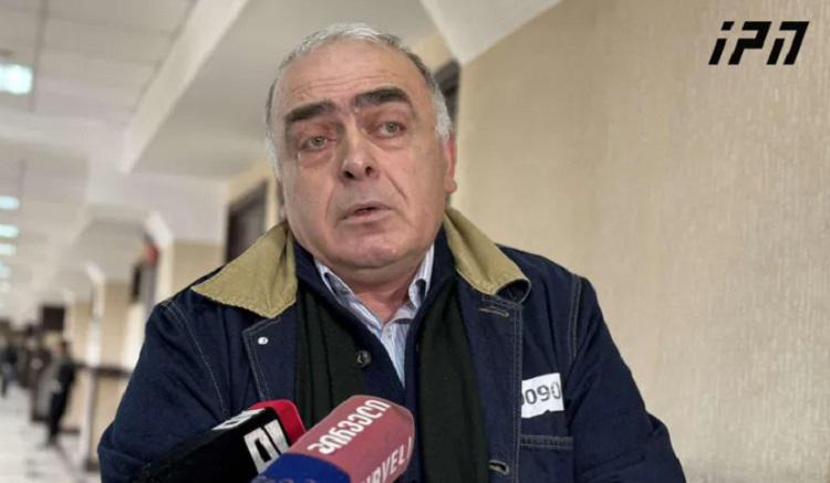 ვაჟა გაფრინდაშვილის განცხადებით, 27 დეკემბერს, რა დროსაც რუსთაველის გამზირის გადაკეტვას ედავებიან, ადგილზე საერთოდ არ ყოფილა