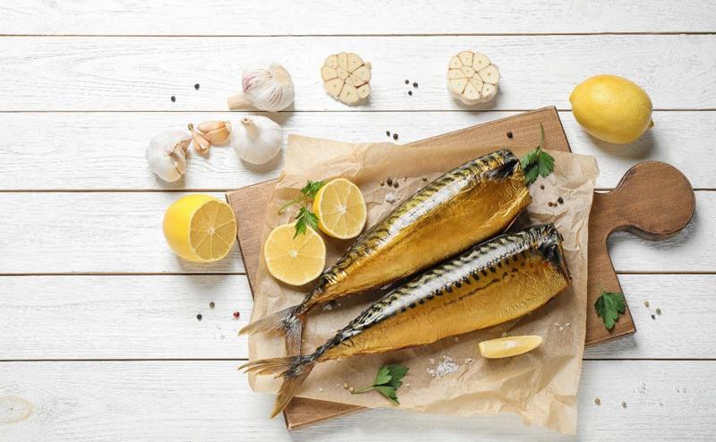 როგორ შევინახოთ შებოლილი თევზი სწორად, რომ არ დაკარგოს არომატი?